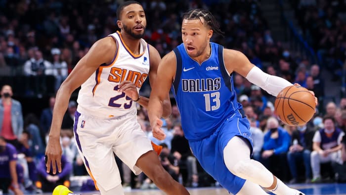 Dallas Mavericks guard Jalen Brunson (13) drives to the basket as Phoenix Suns forward Mikal Bridges.